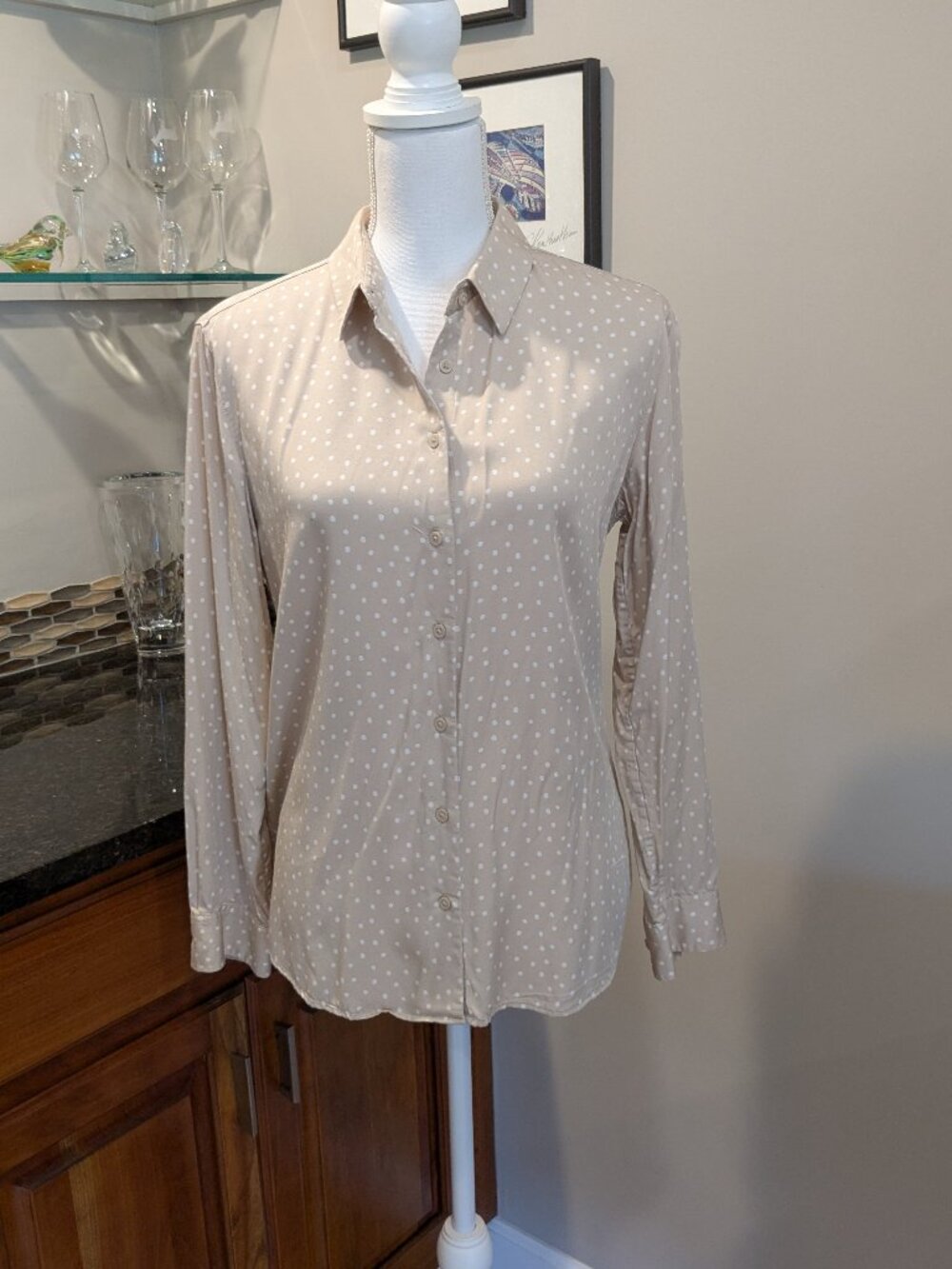 Uniqlo Tan Polka Dot Rayon Blouse Size Medium Long Sleeve Button Down Shirt Silk